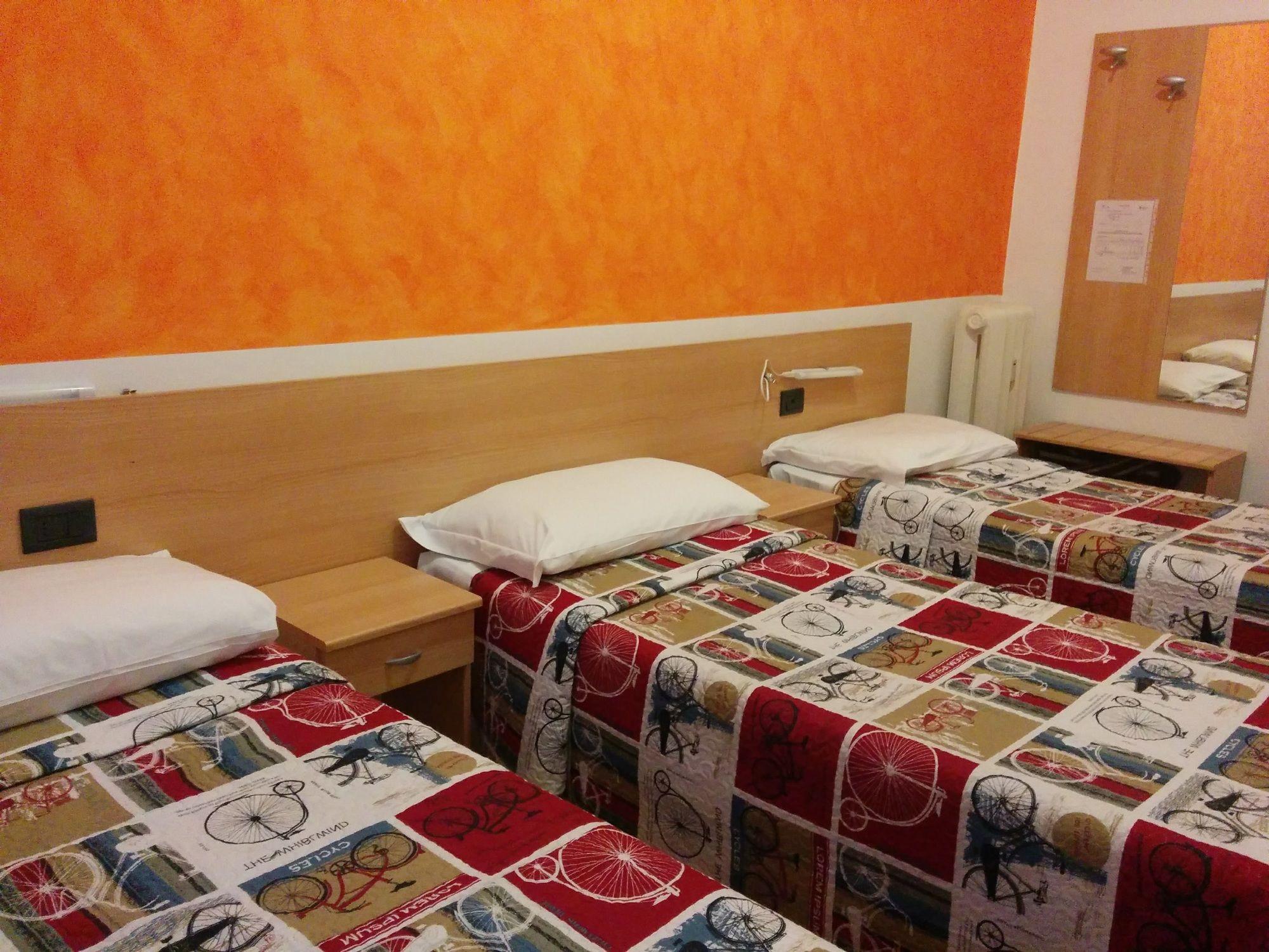 Adam'S House Hostel Milan Exterior photo